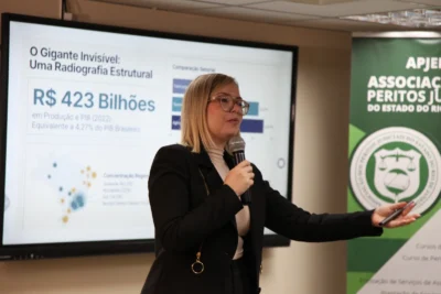 Palestrante contadora, professora e empresária Viviane Silva